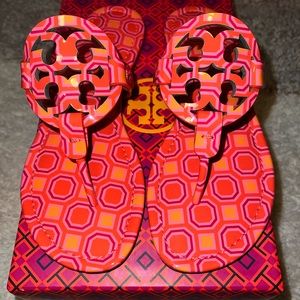 Tory Burch Vivid Orange Octagon Square - 673 Patent Leather Miller Sandals